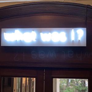 舞厅里挺进人妻的身体
